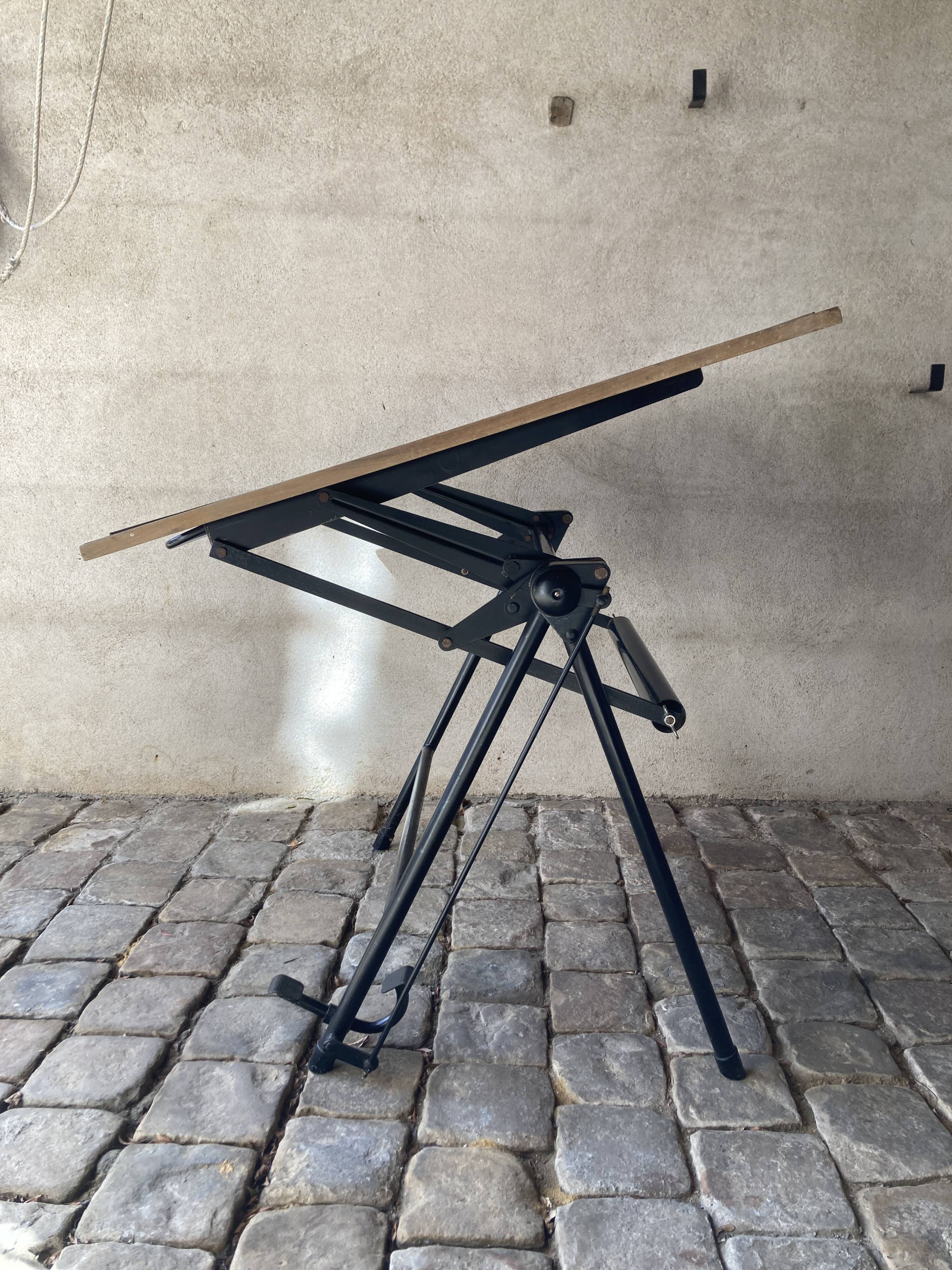 Drawing table
