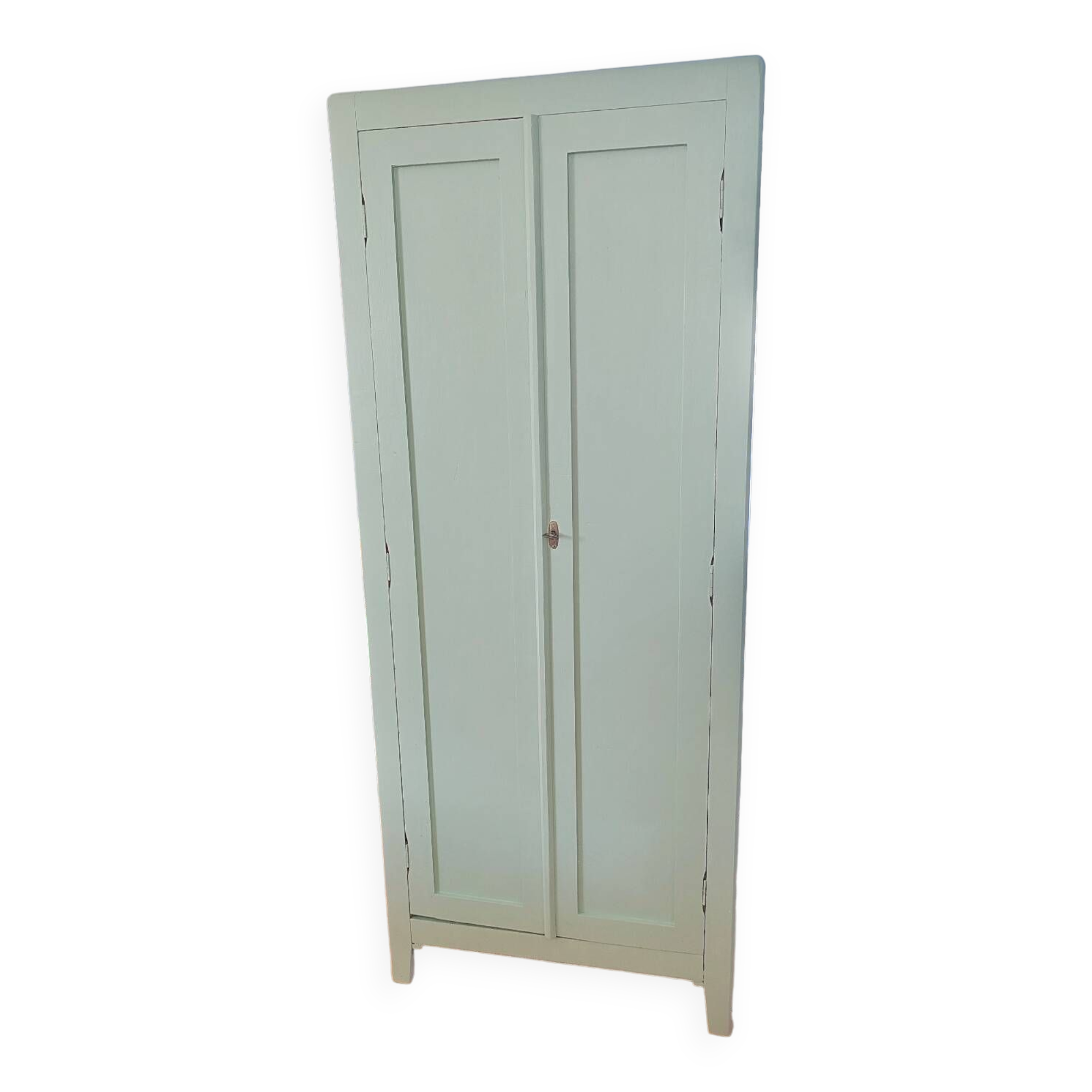 Armoire parisienne vintage, placard de rangement