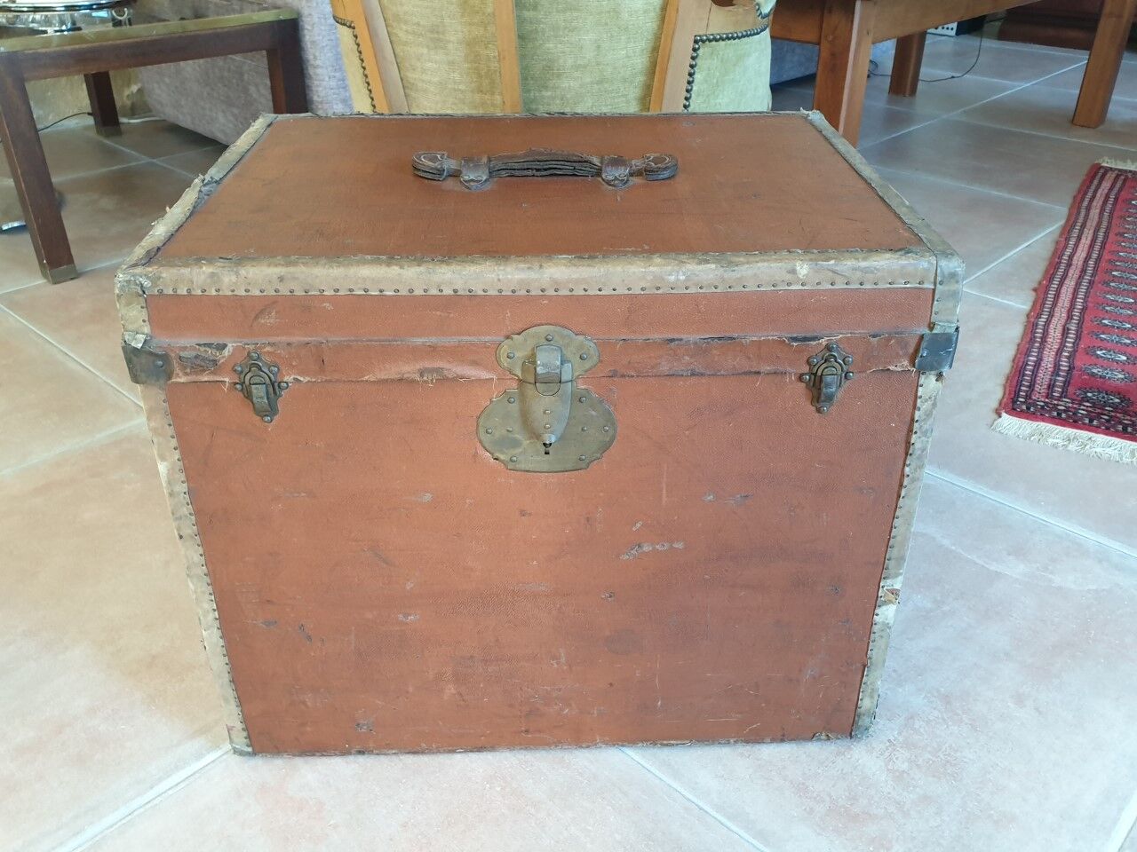 Hat travel trunk