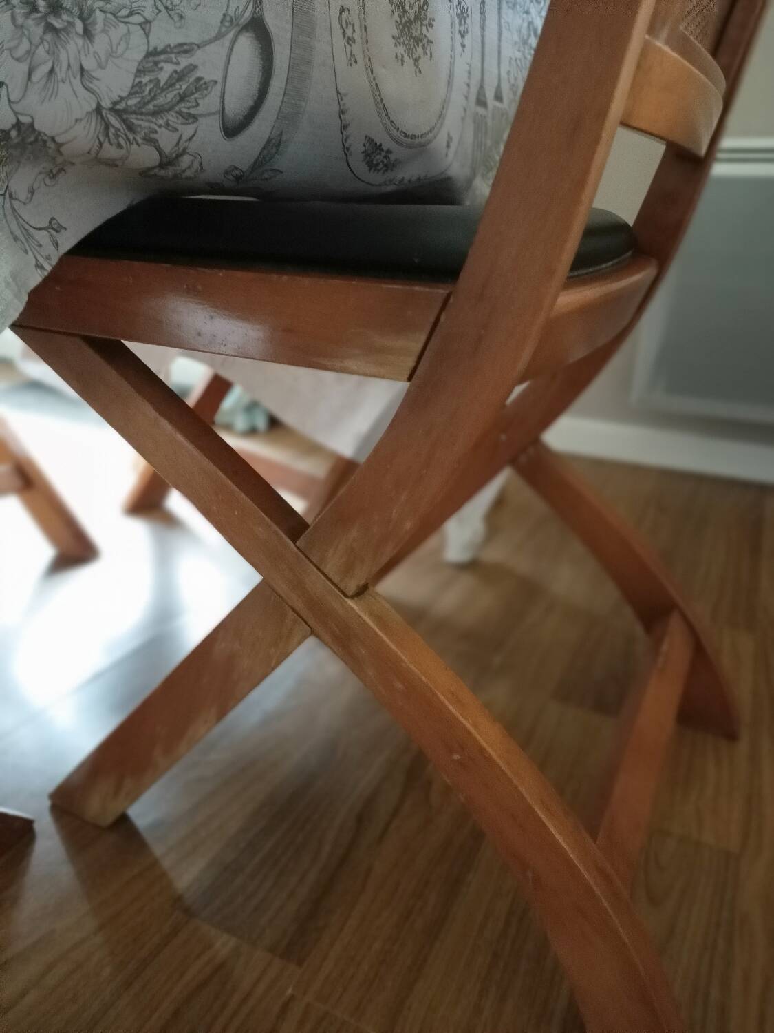 Set of 4 wood and leather chairs