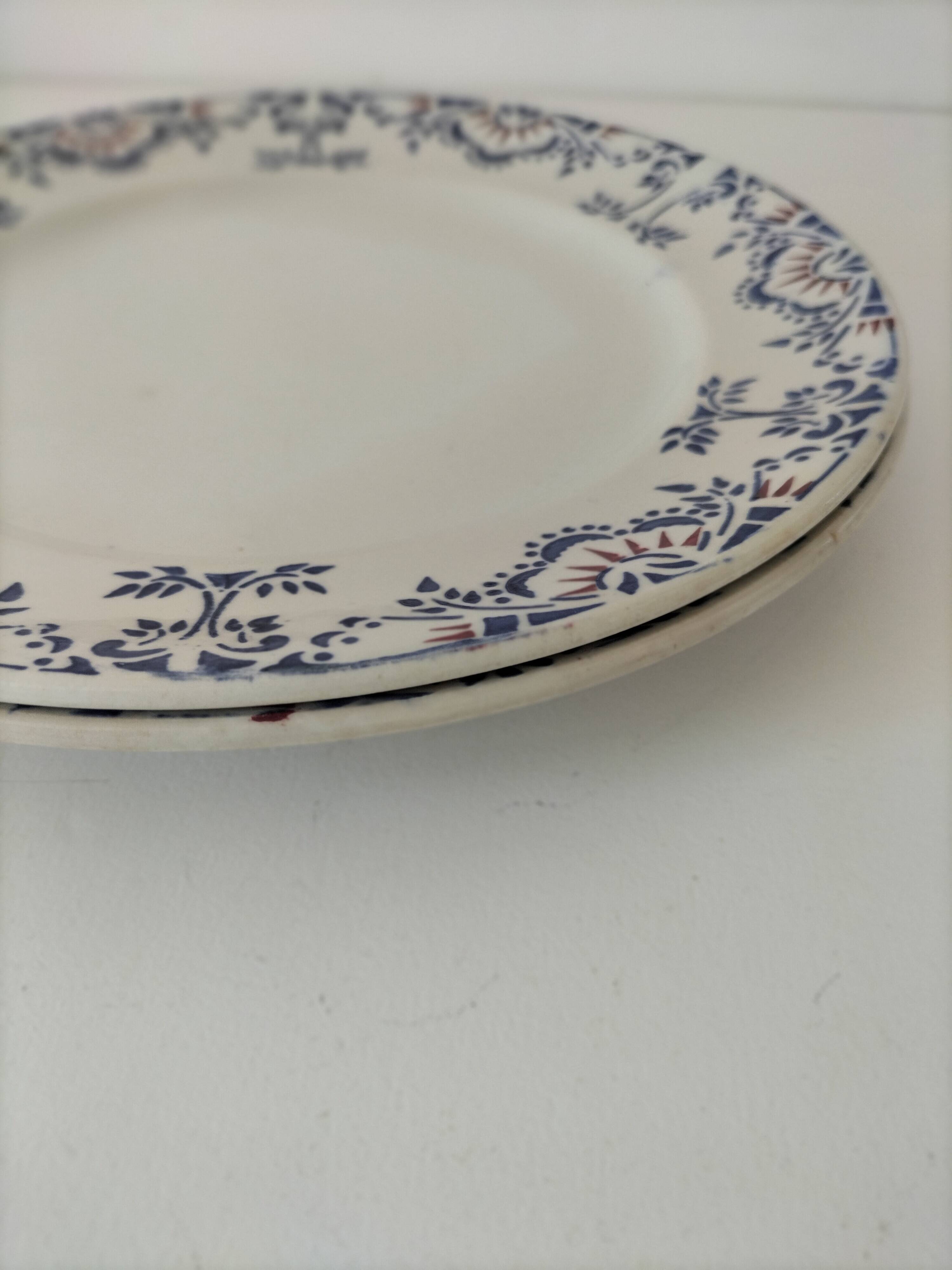 Pair of ironstone plates from Onnaing – blue and red decoration, 19th century