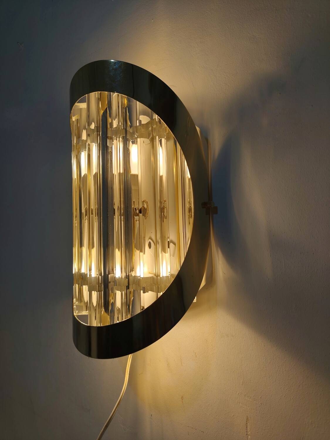 Aplique de pared de cristales. Italia, 1980s.