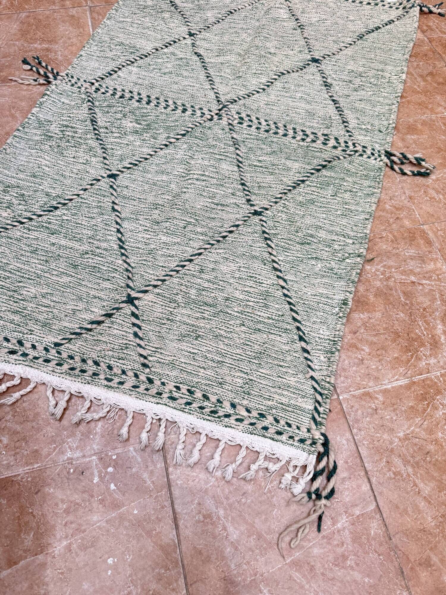 Small Moroccan Berber rug (Zanafi kilim) for bedroom and living room.