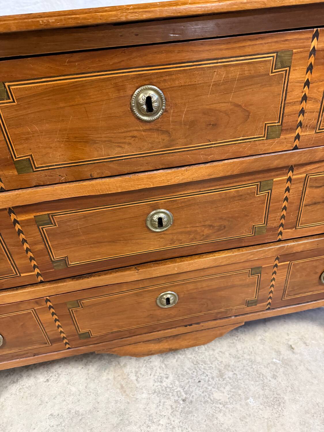 Antique chest of drawers
