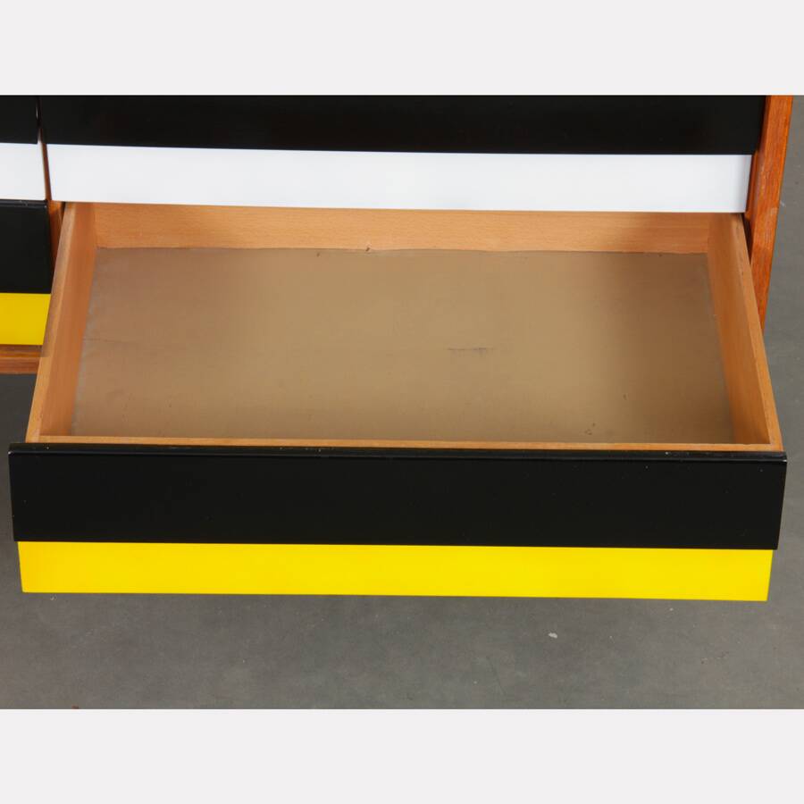 Commode jaune et noire, modèle U-453,  par Jiri Jiroutek, 1960