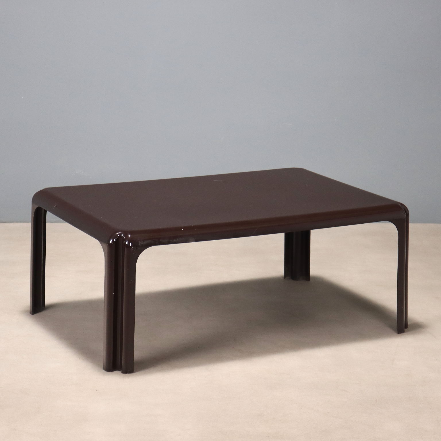 'Arcadia' coffee table Artemide - Design by Vico Magistretti