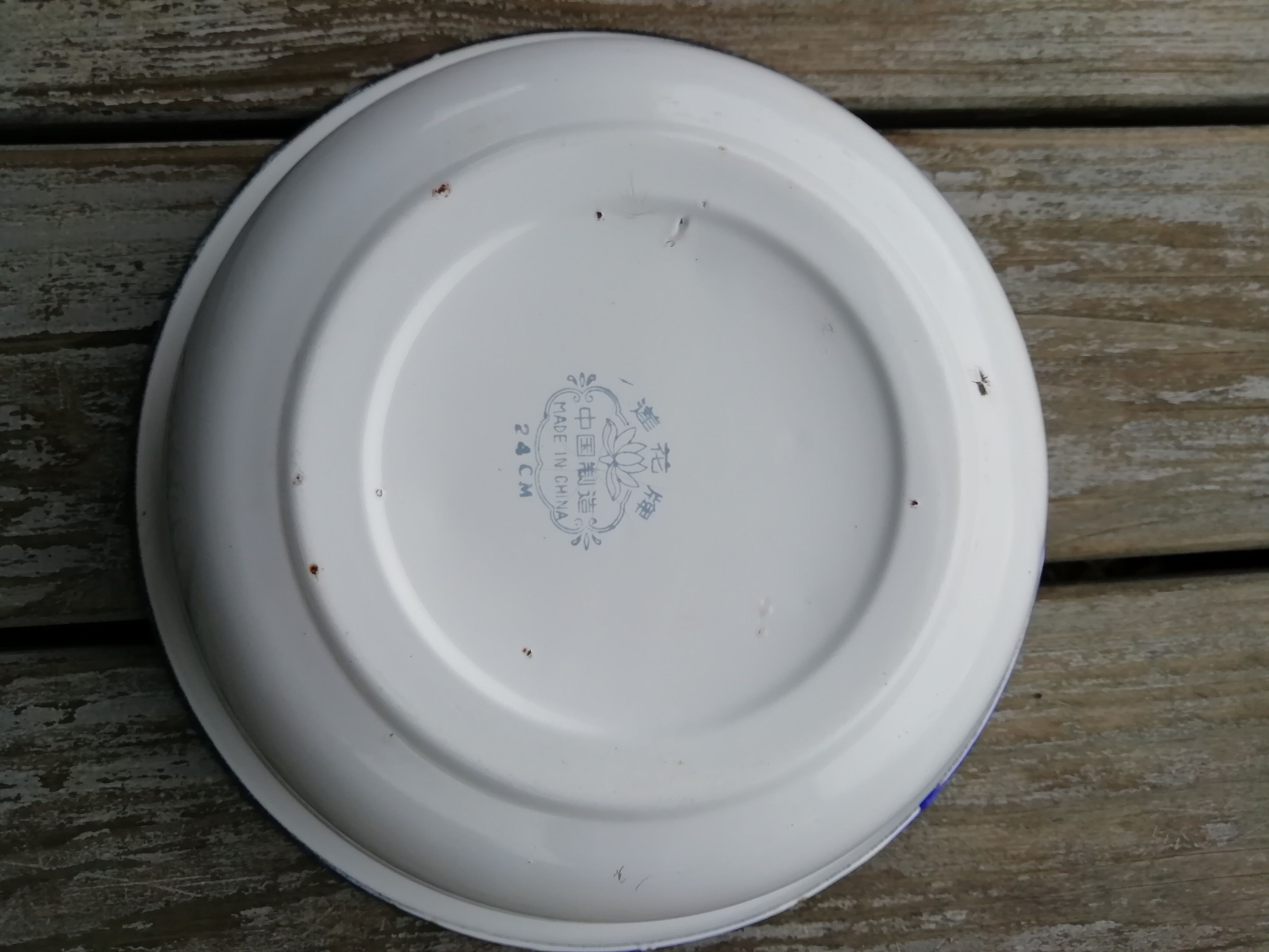 Bassine en tôle émaillée