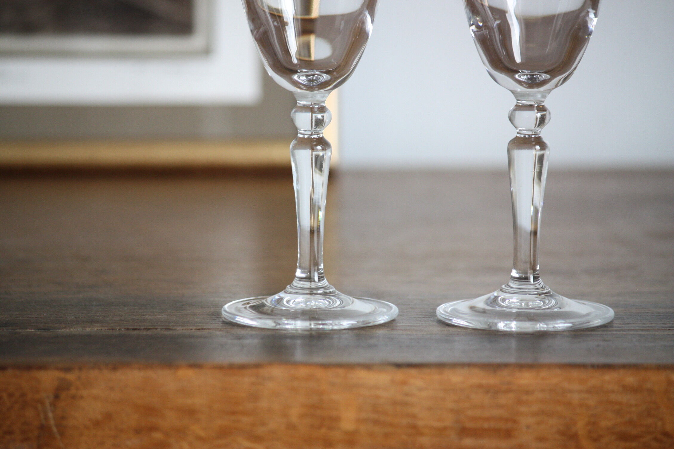 2 crystal champagne flutes of engraved arches