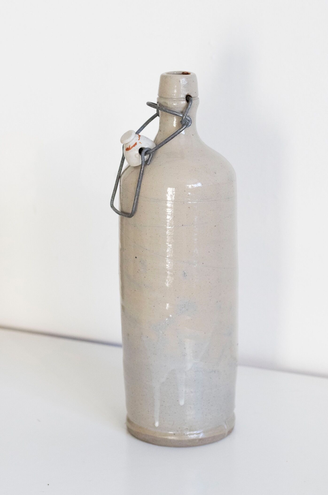 Bottle of enamelled stoneware hot water bottle