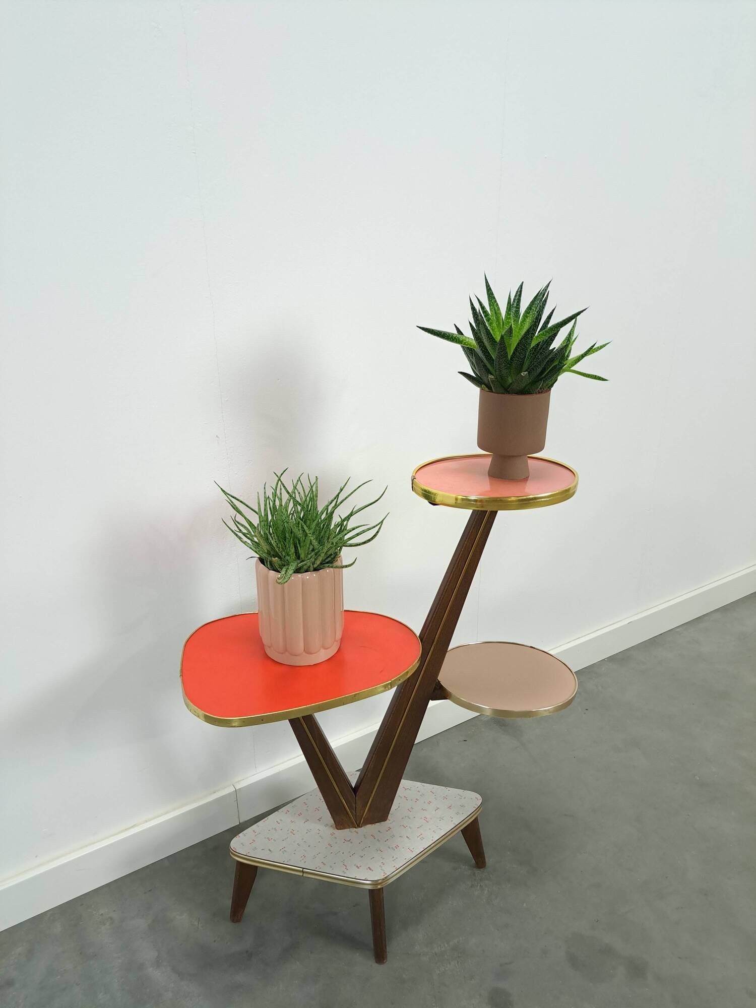 Hoge vintage plantentafel met messing en formica, plantenrek
