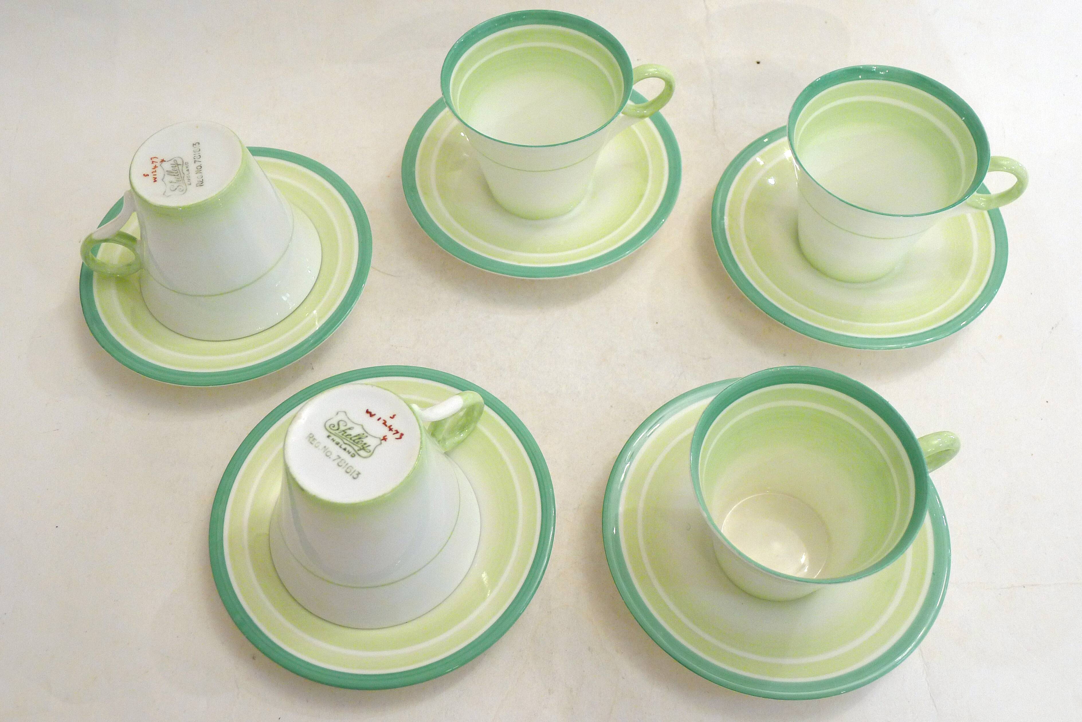 Art Deco English coffee service in porcelain from the 1930s.