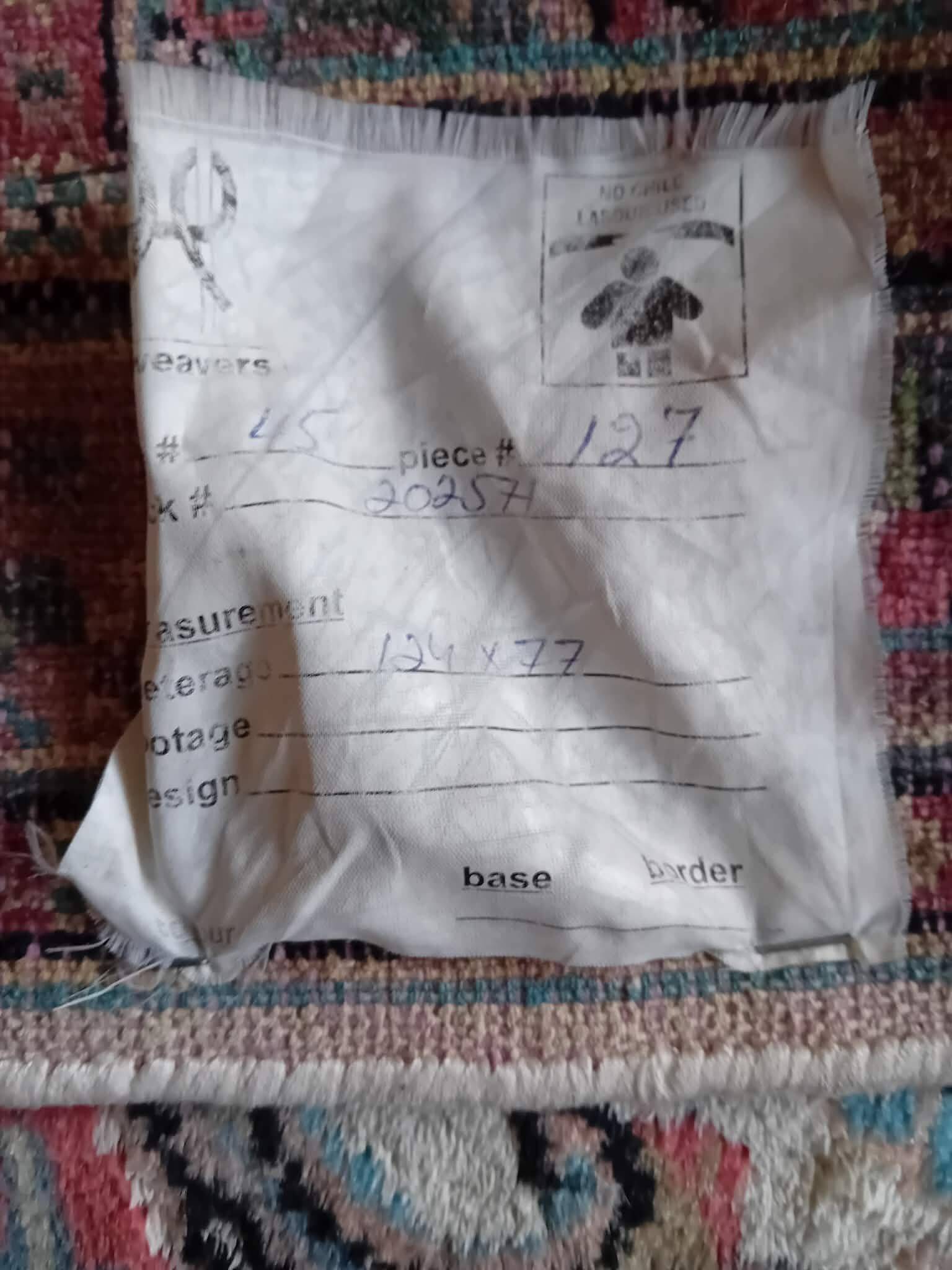 Handmade Pakistani wool and silk rug 124x77cm