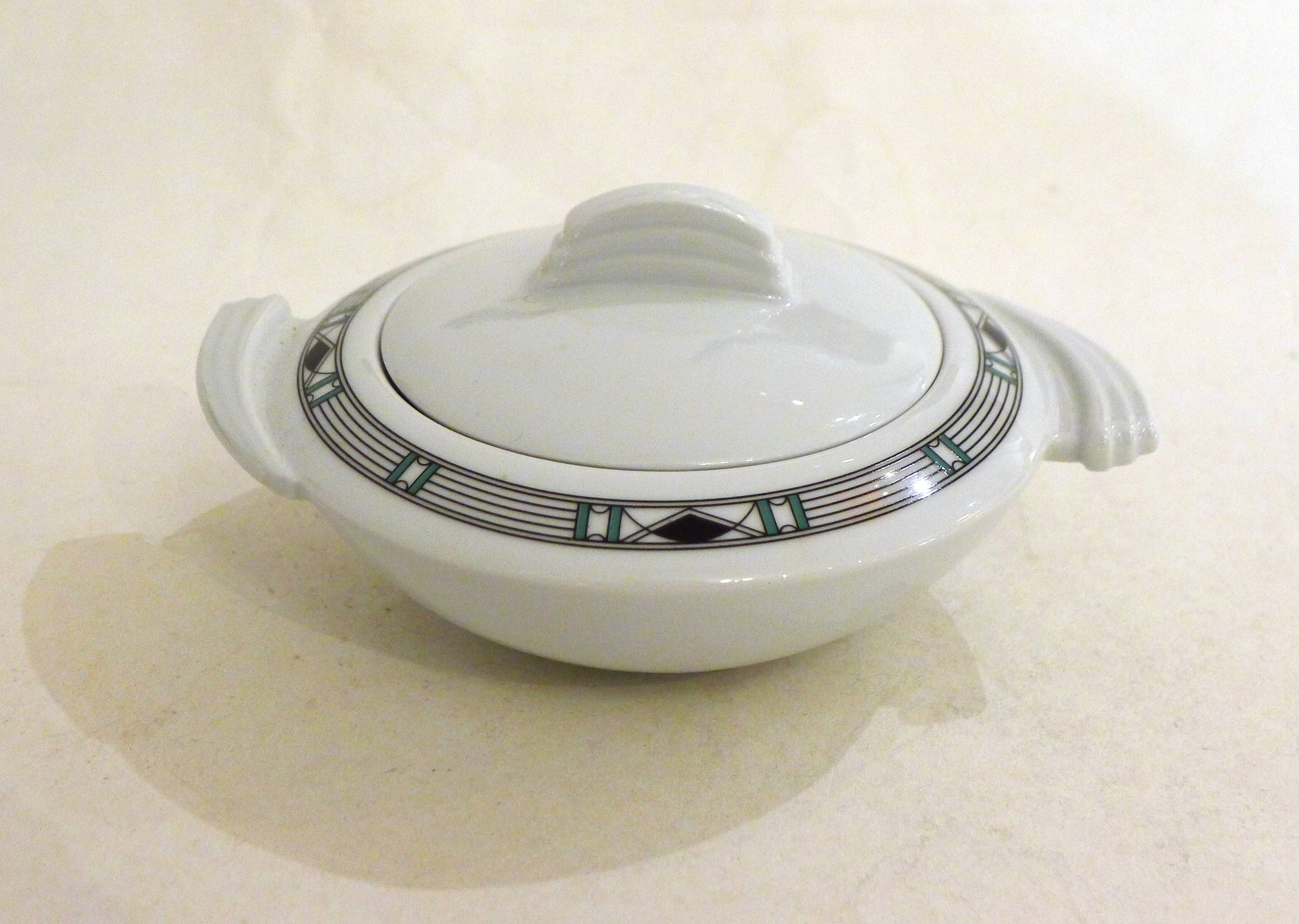 Delphie sugar bowl by Guy Degrenne in porcelain