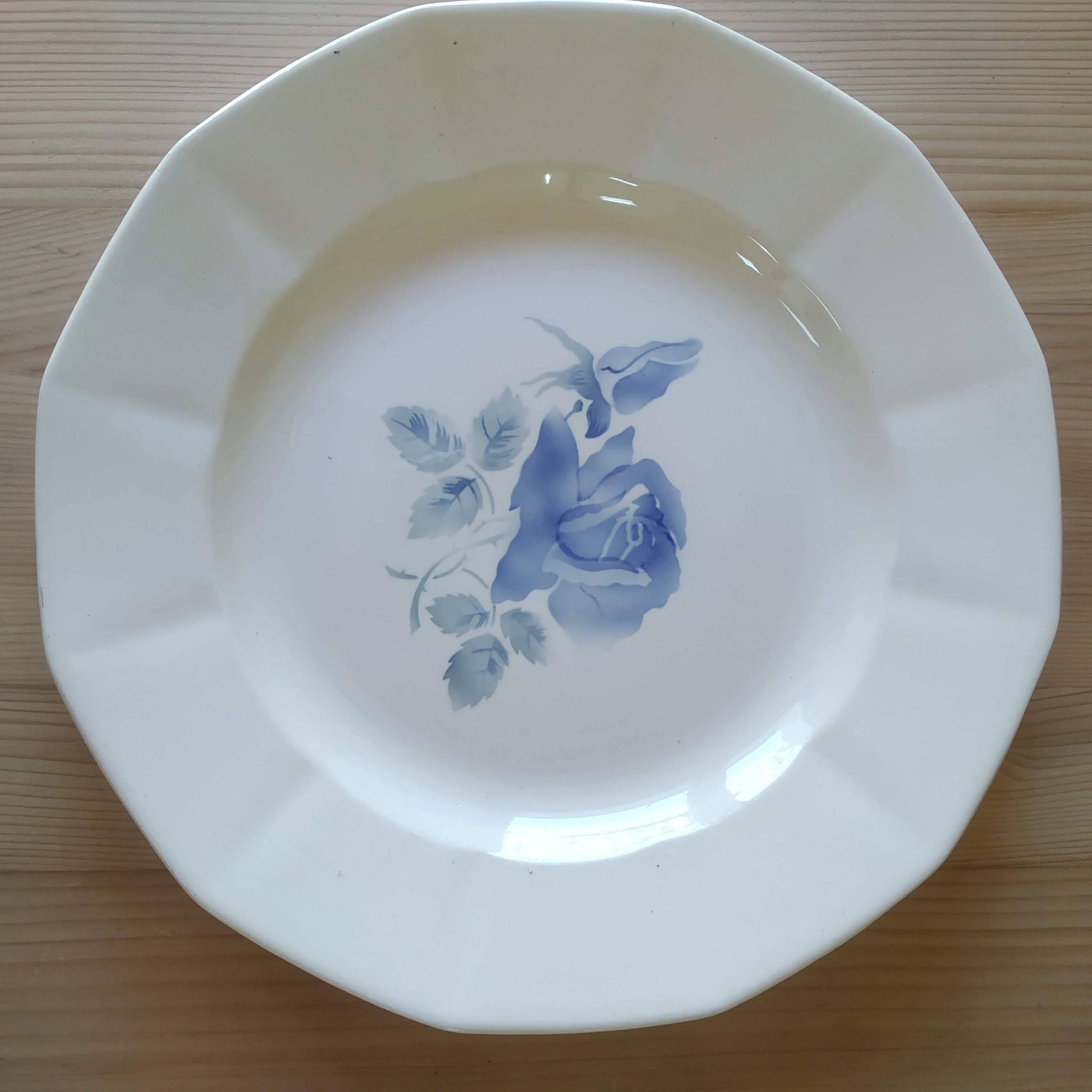 Plat rond Digoin Sarreguemines Roses bleues