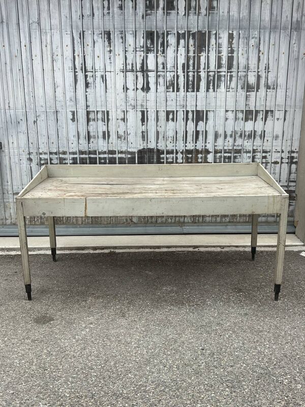 Table de rempotage ou de tri