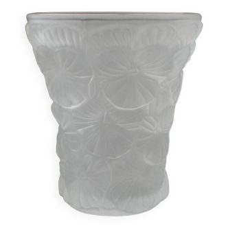 Art Deco vase in satin molded glass with floral decoration.