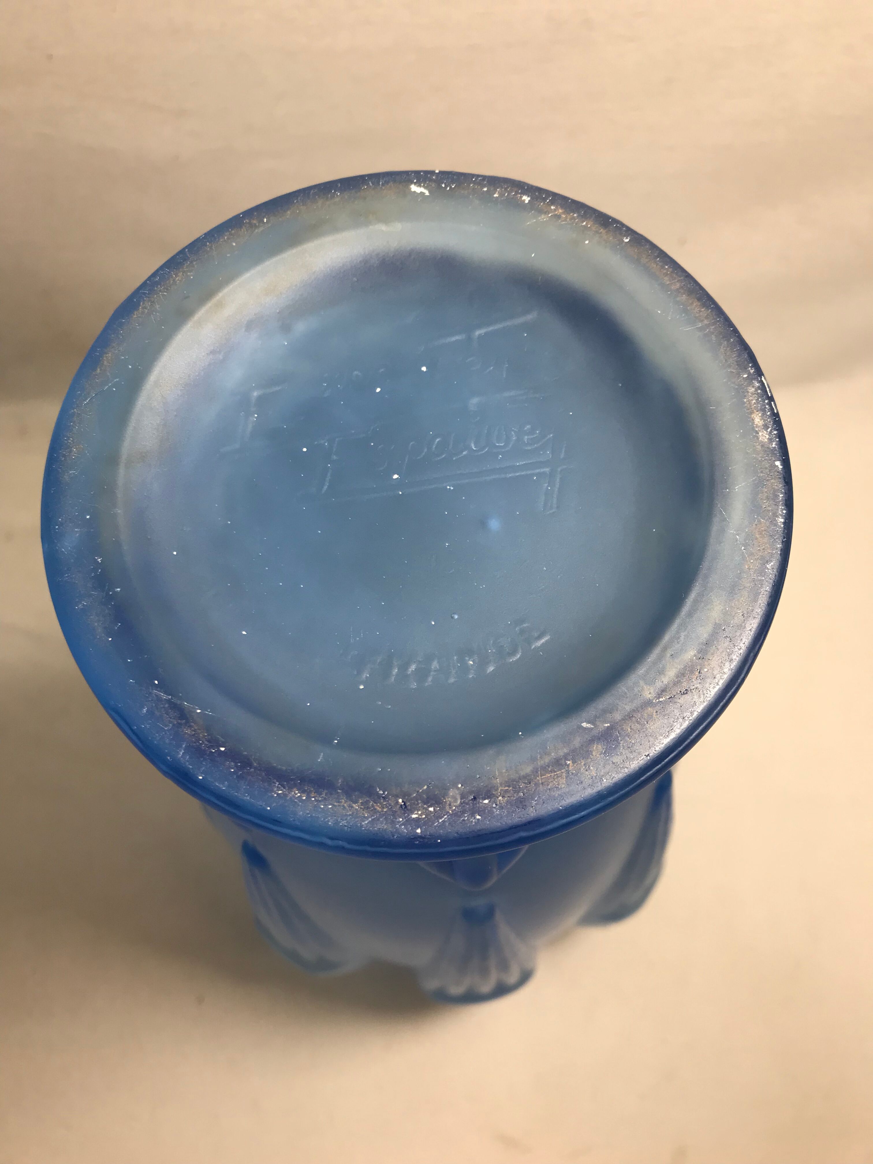 Ancien vase art deco verre moulé bleu années 30 france signé vintage
