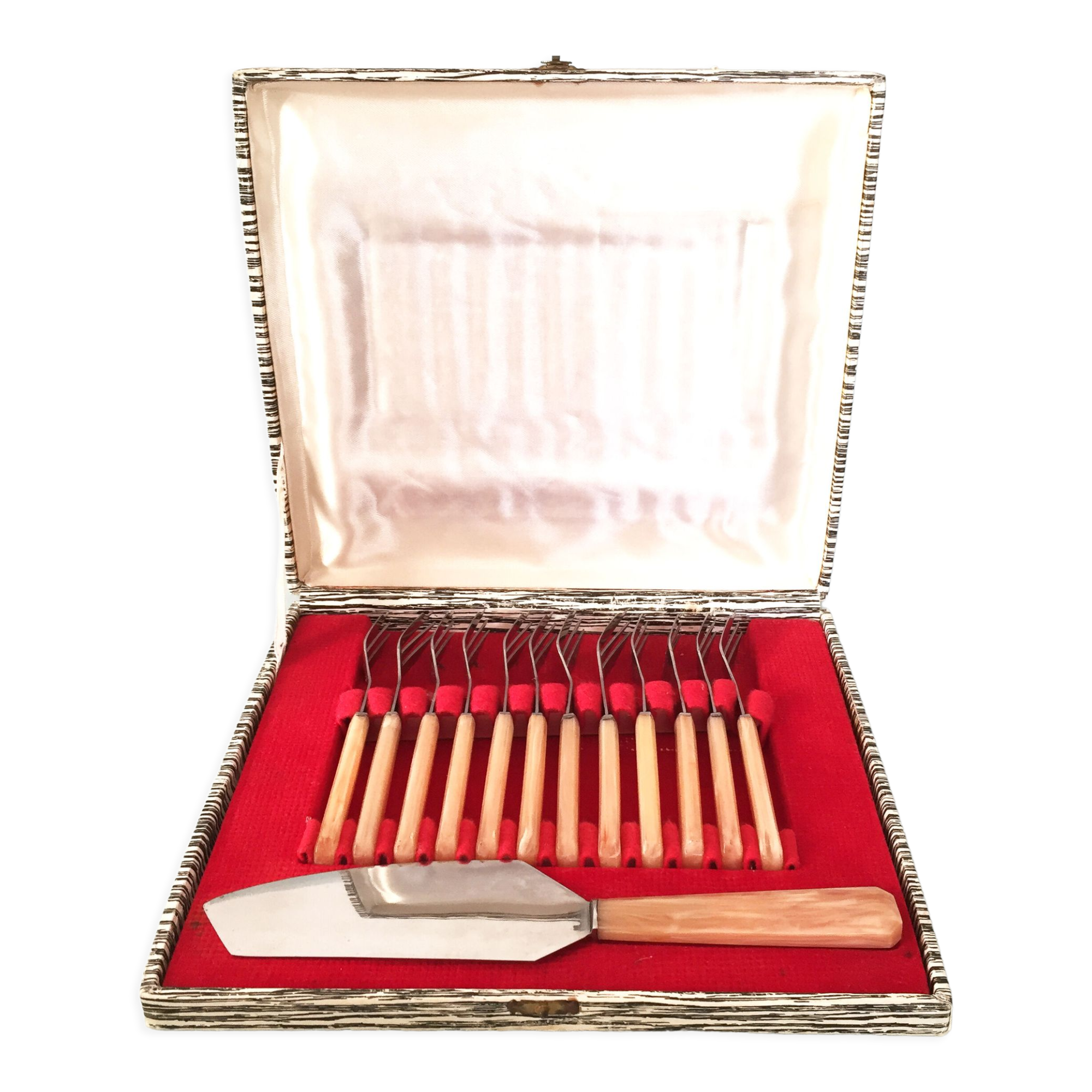 Box 12 dessert forks and 1 cake knife