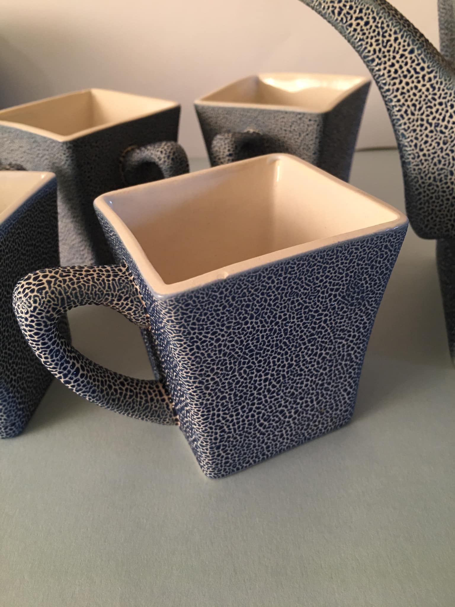Teapot and its 4 square cups Agatha's Bester