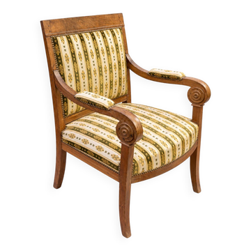 Antique armchair with wooden crossbars – Restoration style