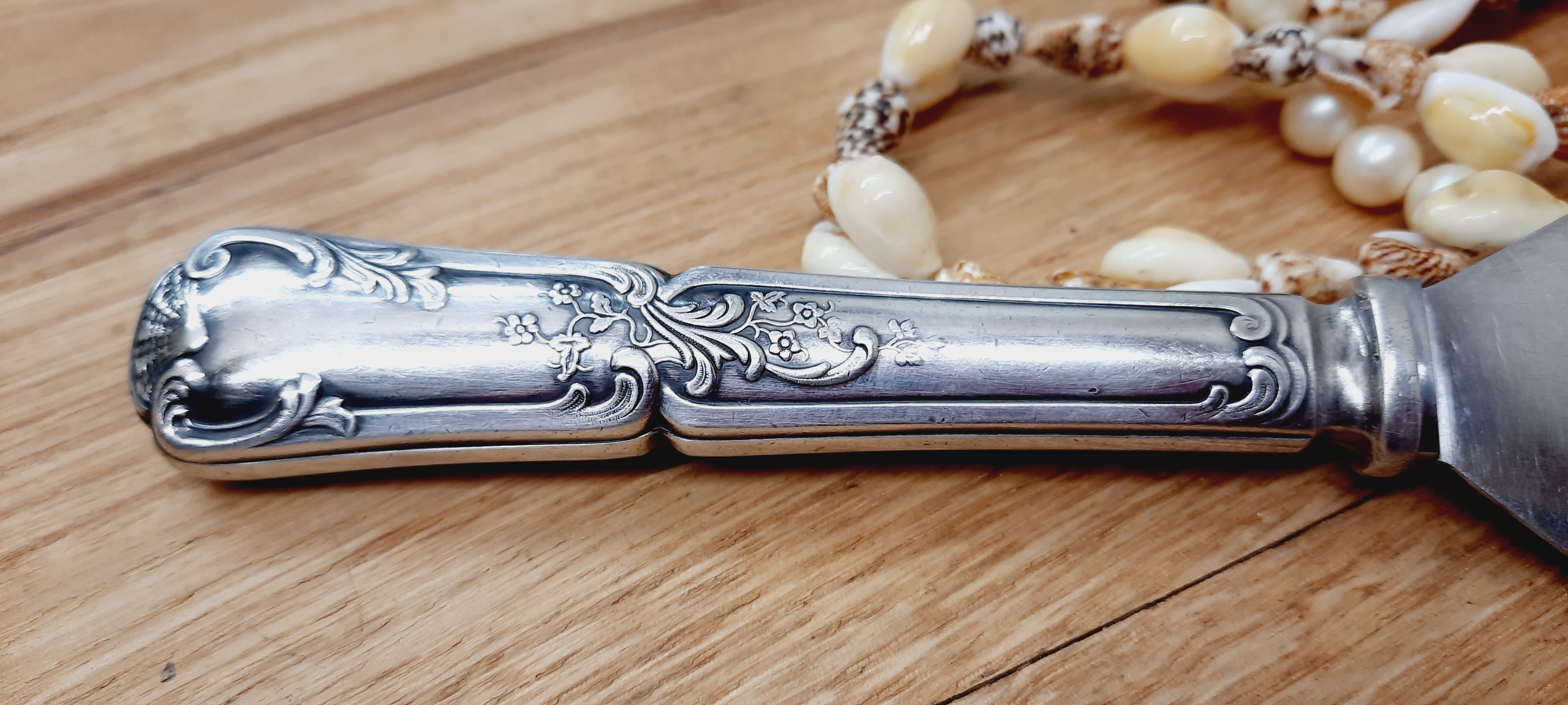 Silver metal pie shovel knife