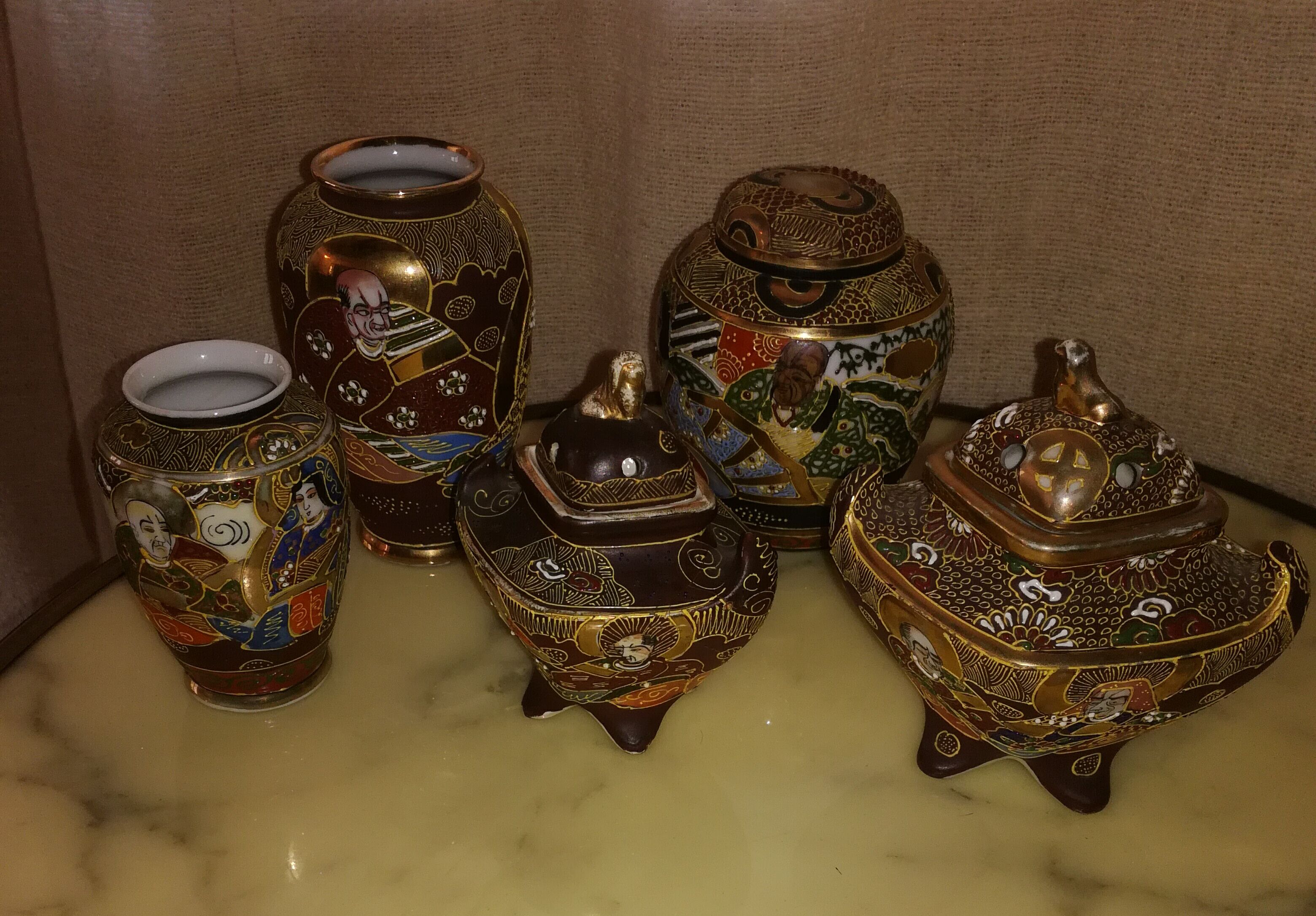 Lot de cinq miniatures en céramique japonaise