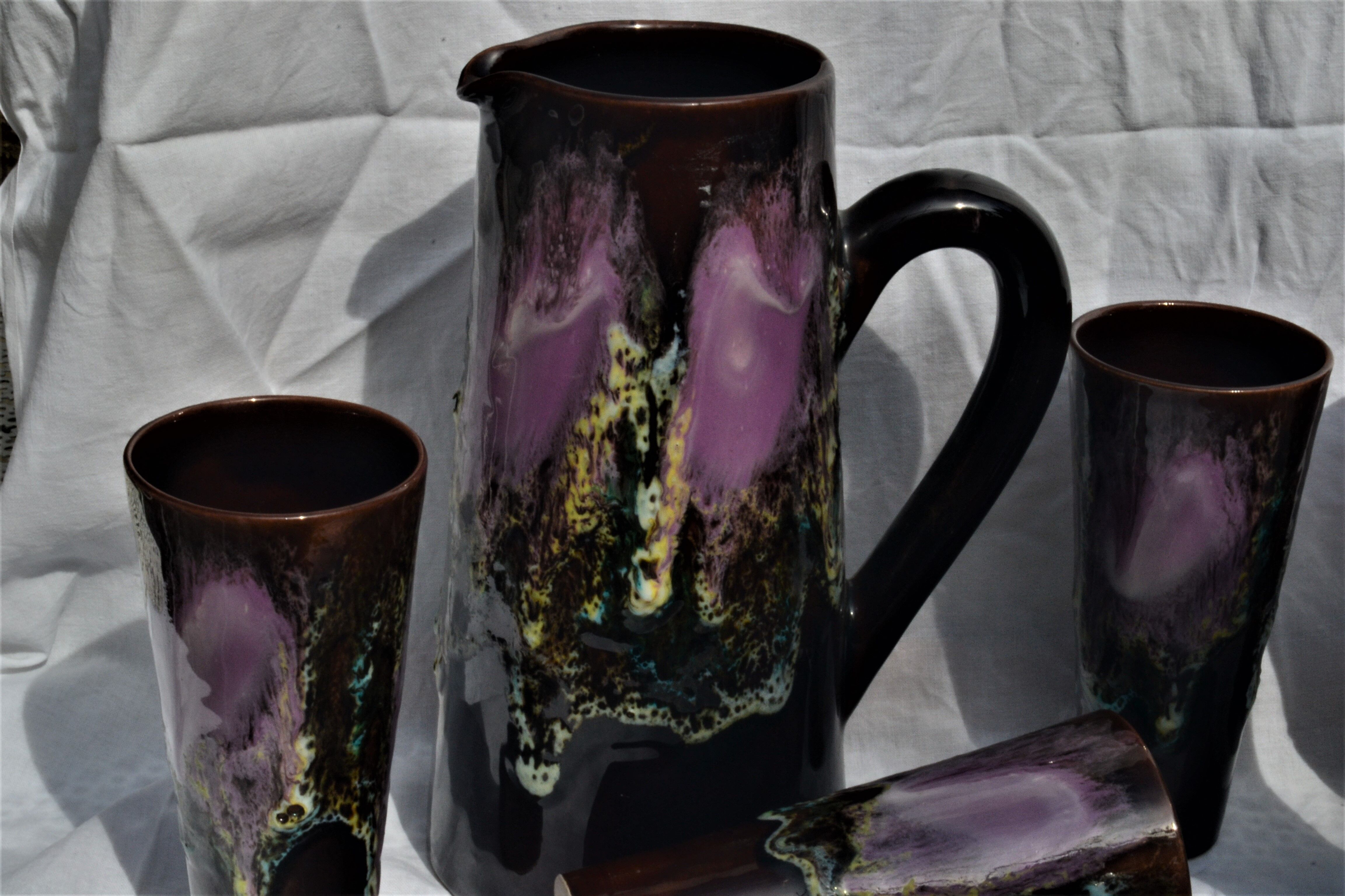 Carafe and six Vallauris glasses