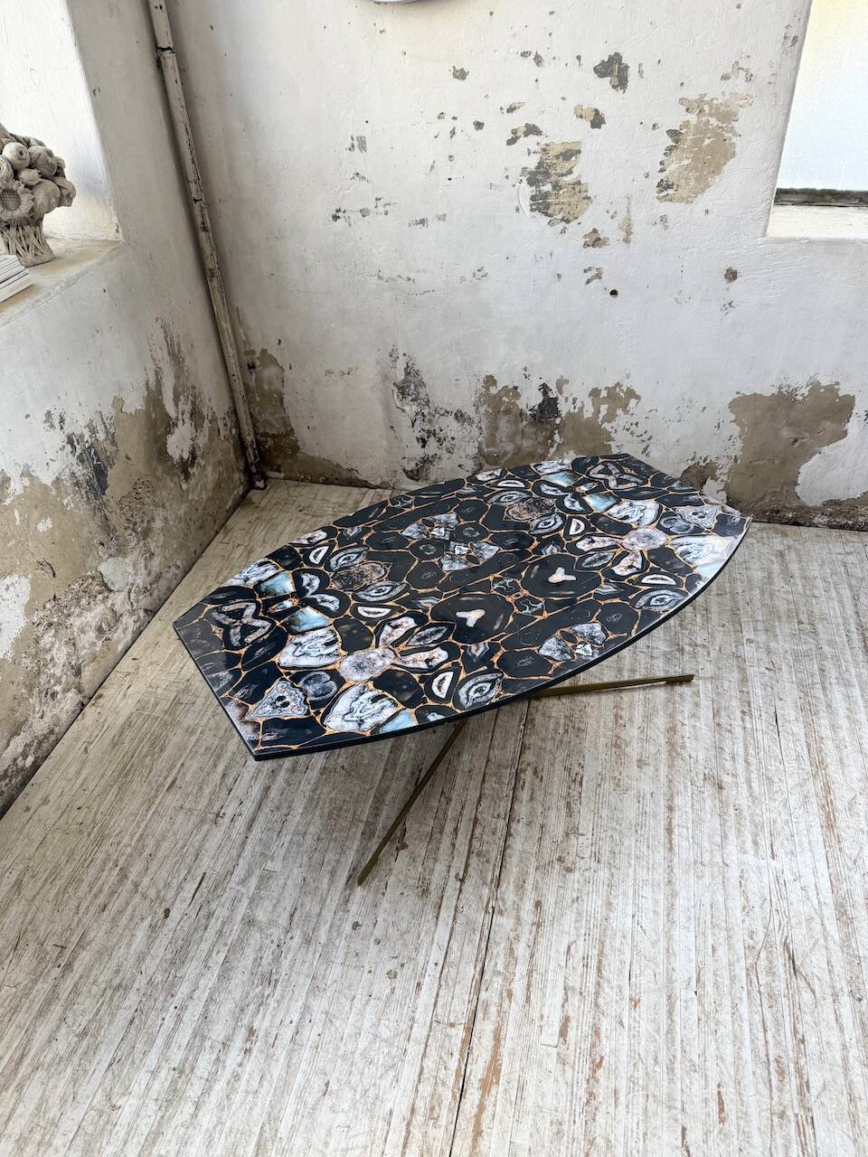 90s coffee table with Agate stone effect.