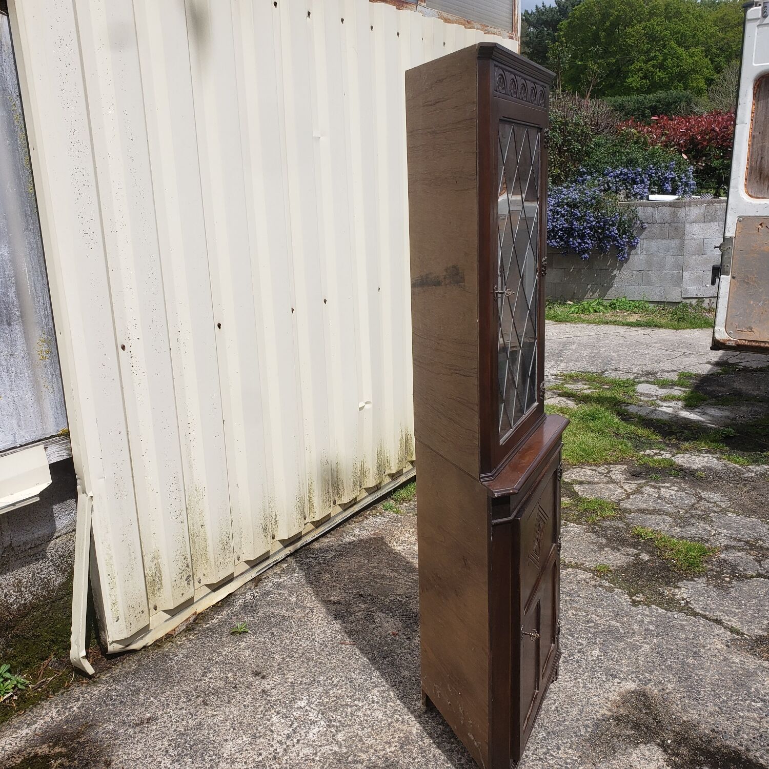 Corner display cabinet