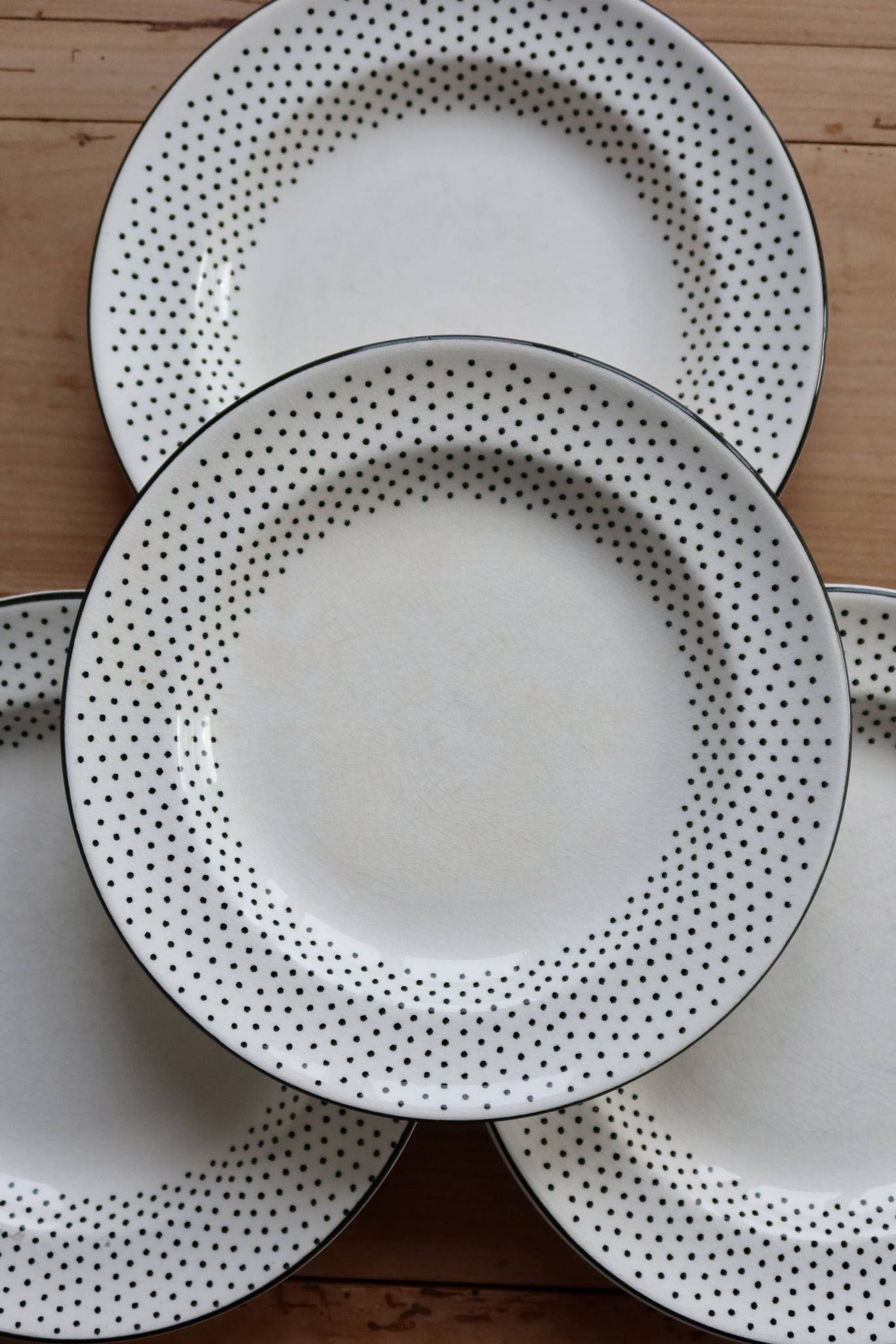 4 assiettes plates vintage faïence de Gien – Motif pois noirs