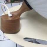 Suspension vintage en opaline plissée et bois