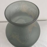Grand vase en verre, Trait d'Union, teintes gris vert, décor de vase sablée, élégant et chic