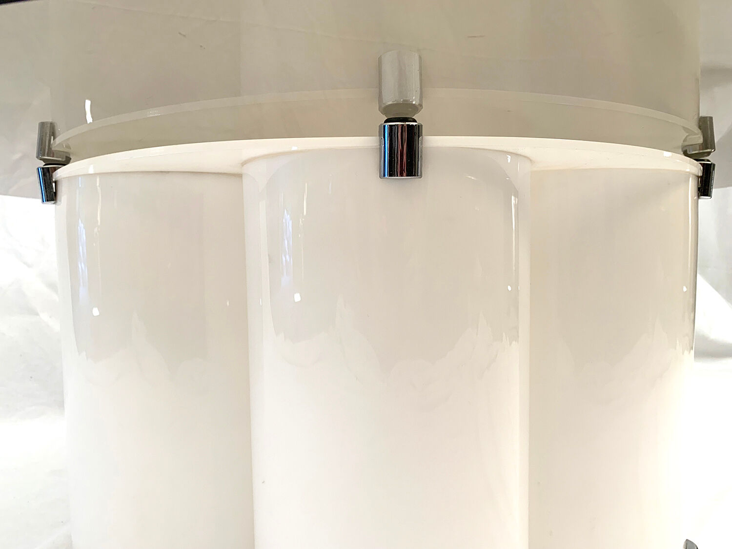 Space age lounge table in white Plexiglas