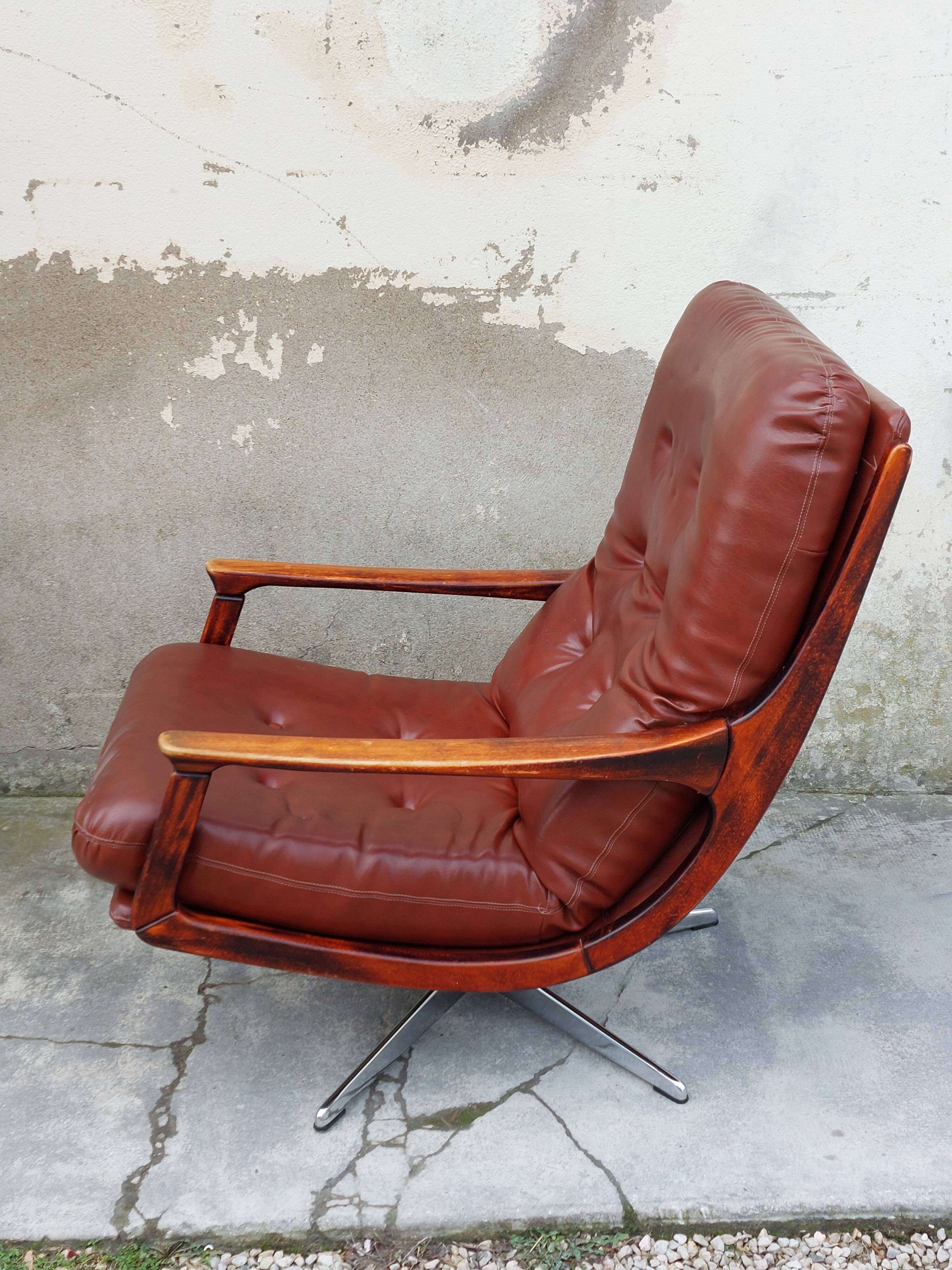 Rotating armchair in vintage skaî 1970