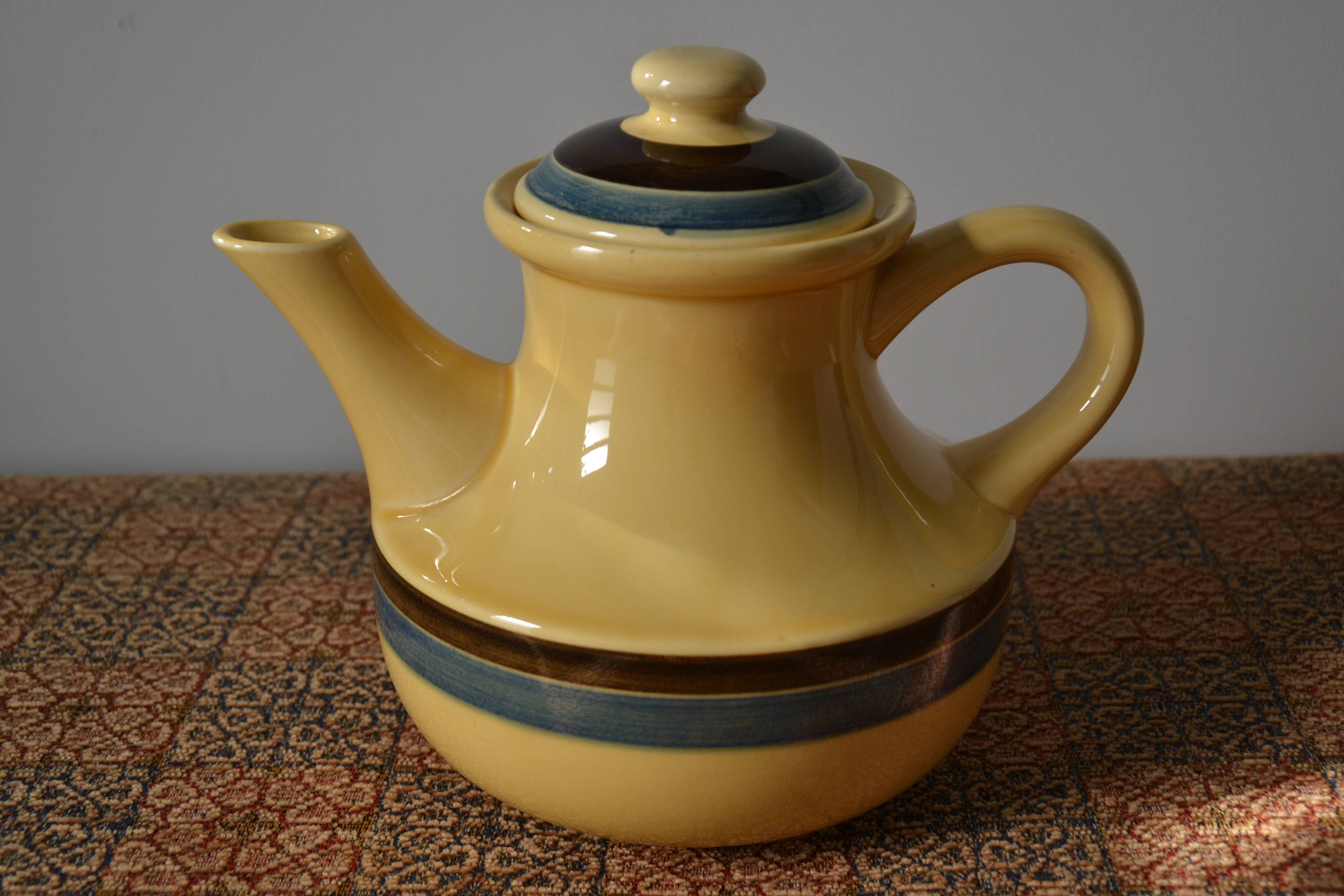 Vintage straw yellow Gien coffee maker, "Djerba" model