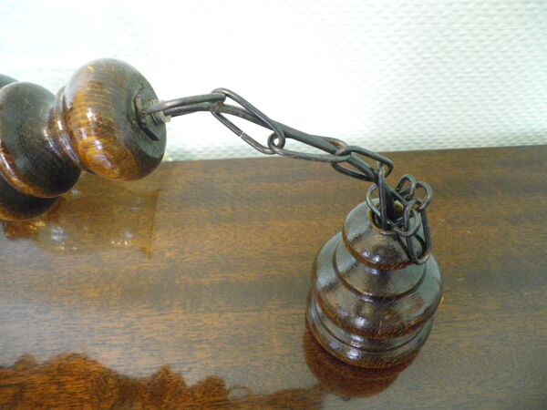 Suspension 3 feux, bois tourné verni, abat jour tulipe ambré, 1970s