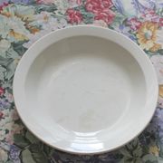 Plat creux saladier blanc en terre de fer Gien