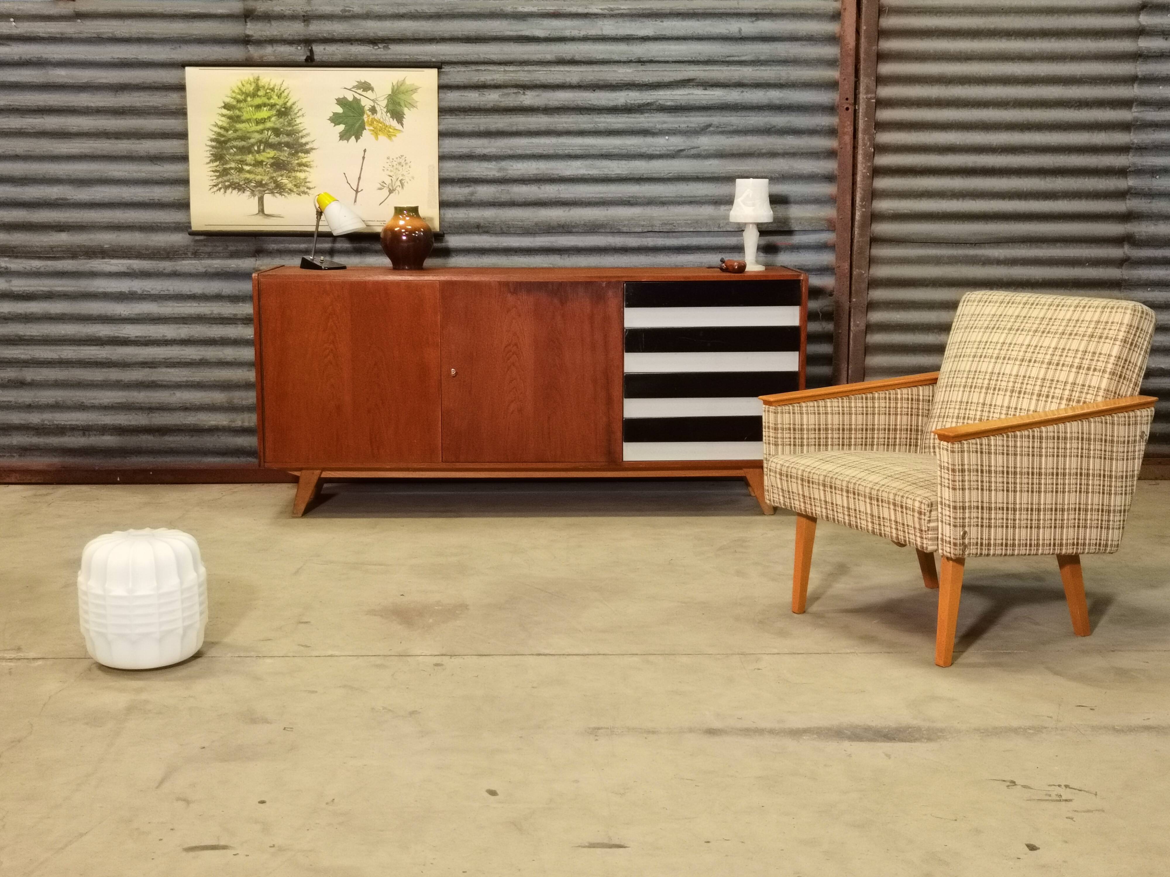 Enfilade U-460 de Jiri Jiroutek par Interier Praha