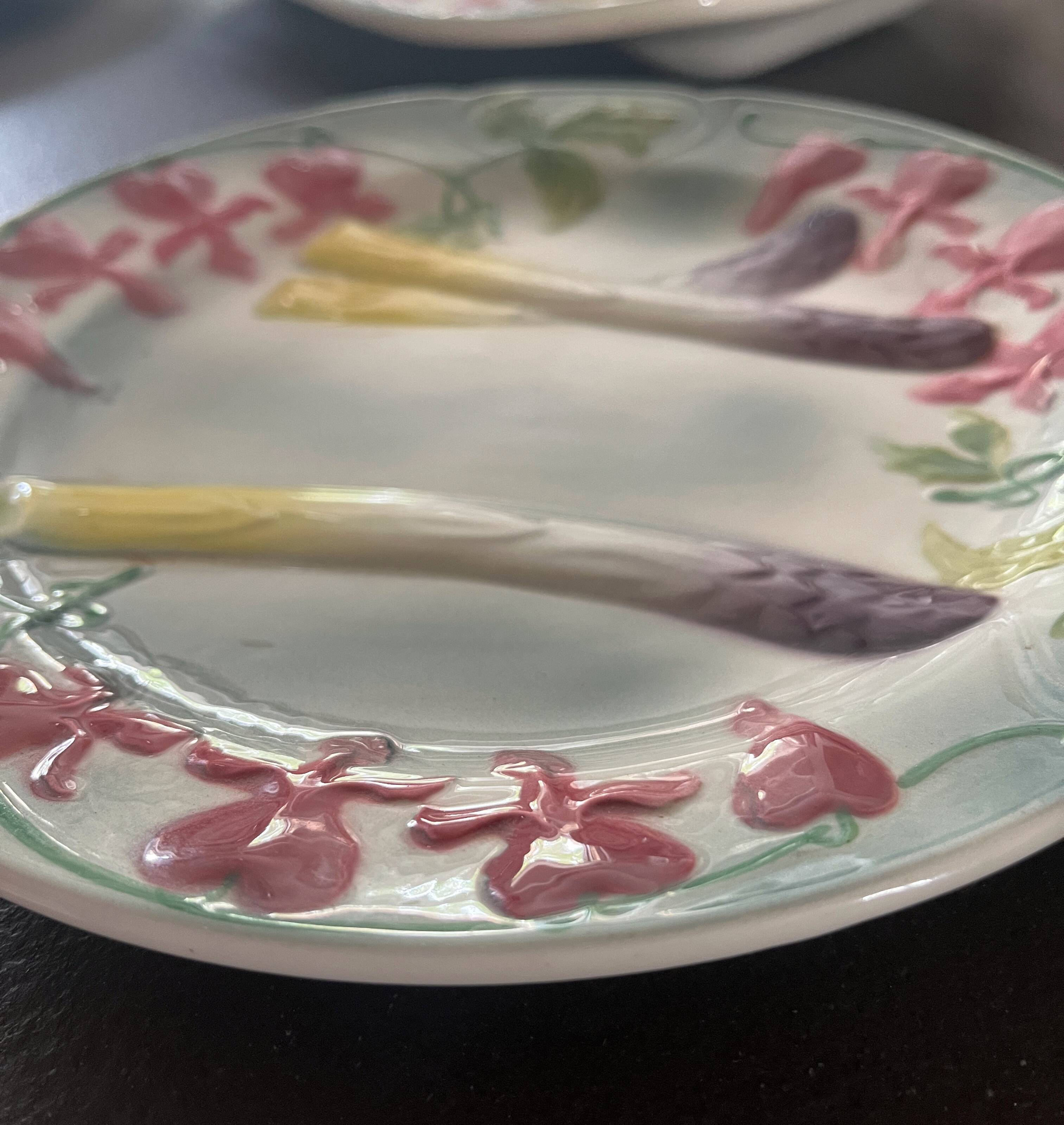 Asparagus service: dish and 6 Saint Clément France barbotine plates
