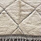 Beni Ouarain white and grey Berber carpet 140x205cm