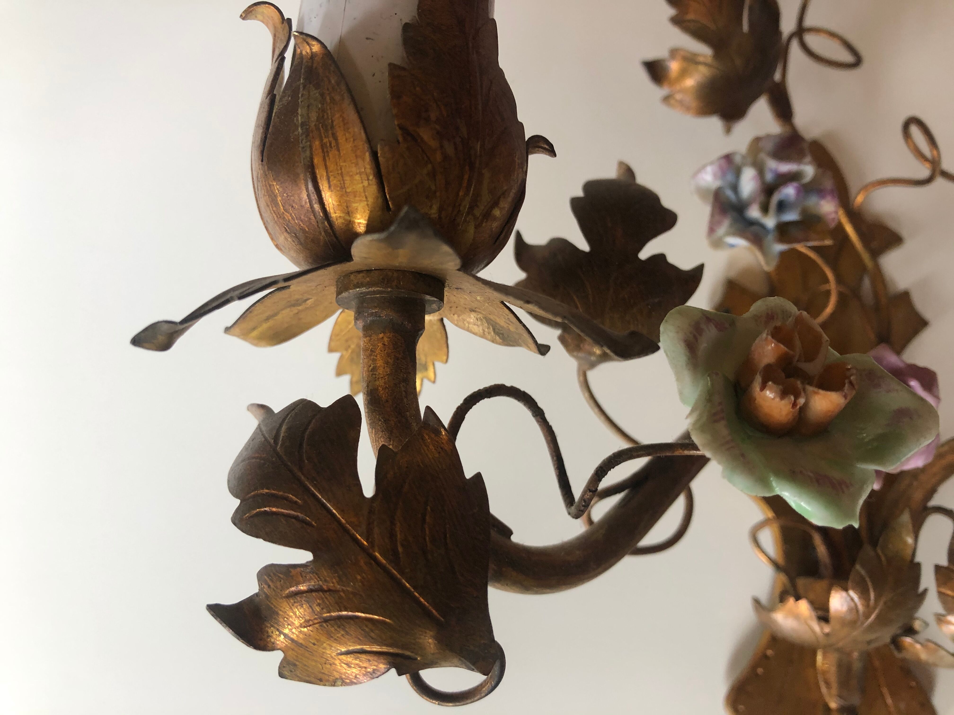 Two bronze wall light decorated with flowers in german porcelain