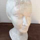 Platre jeune femme au chignon