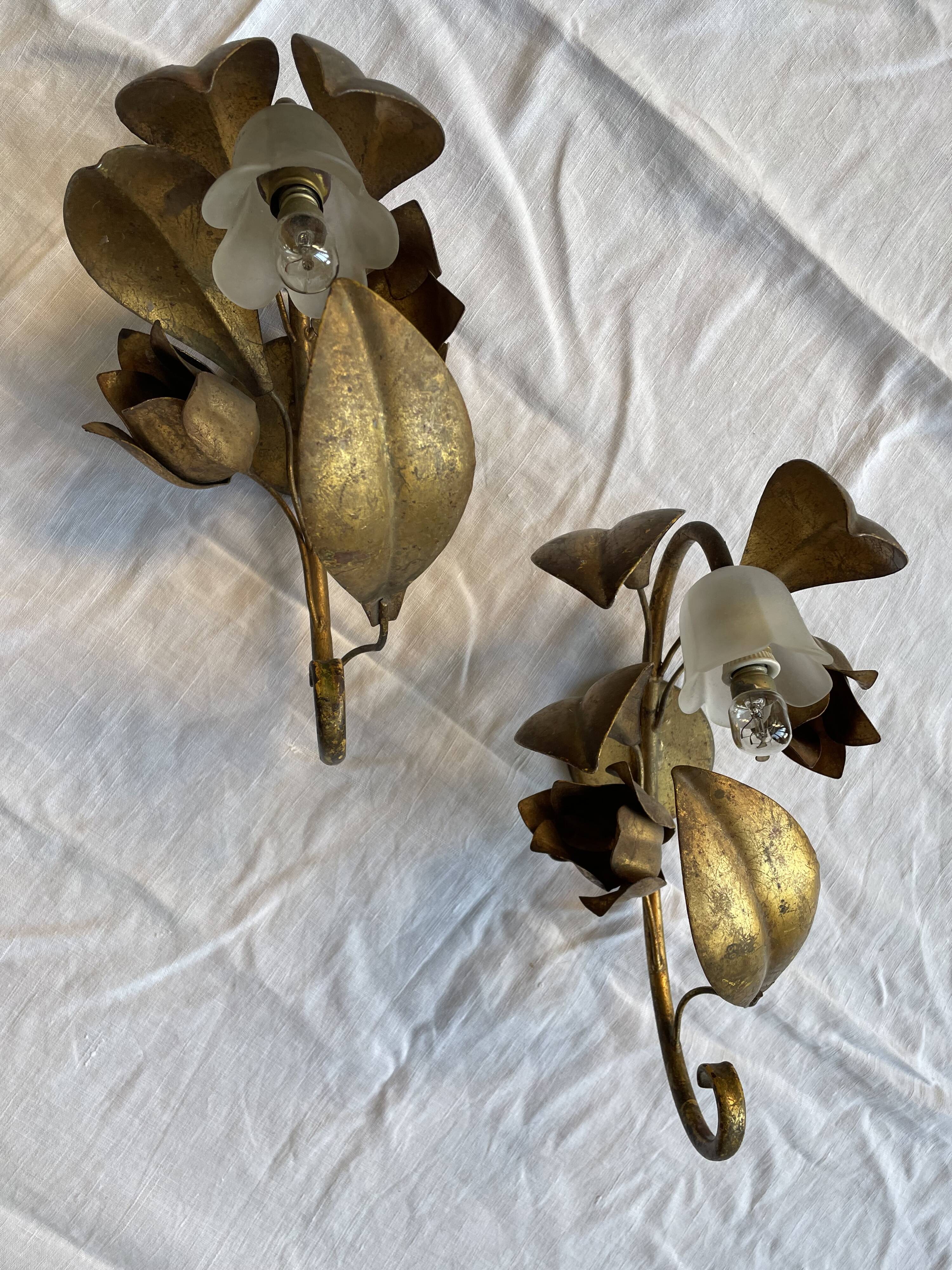 Pair of golden flower wall lights - 20th century