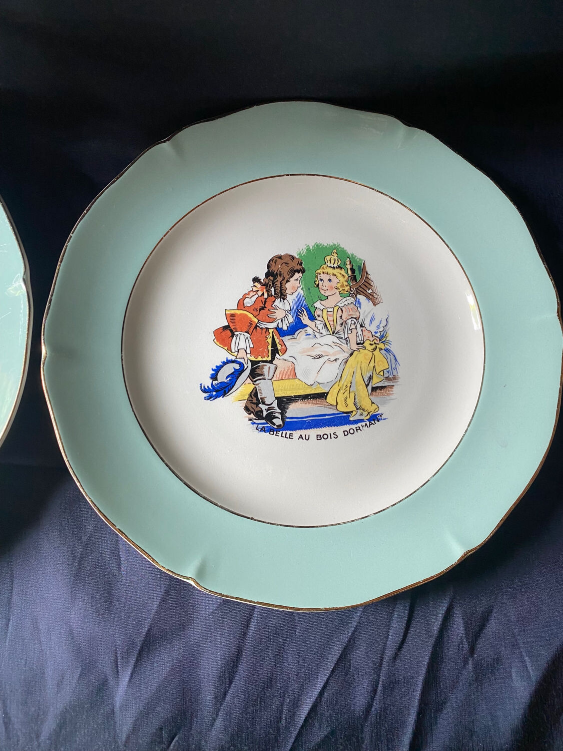 Perrault's tales cake service