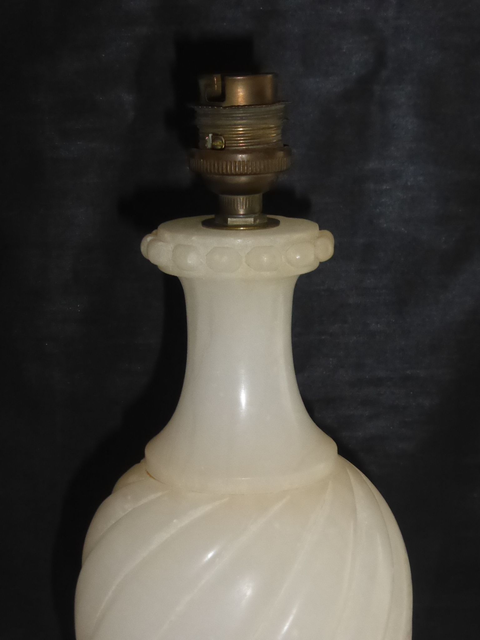 Antique lamp foot in alabaster marble torso belly, pearl rows