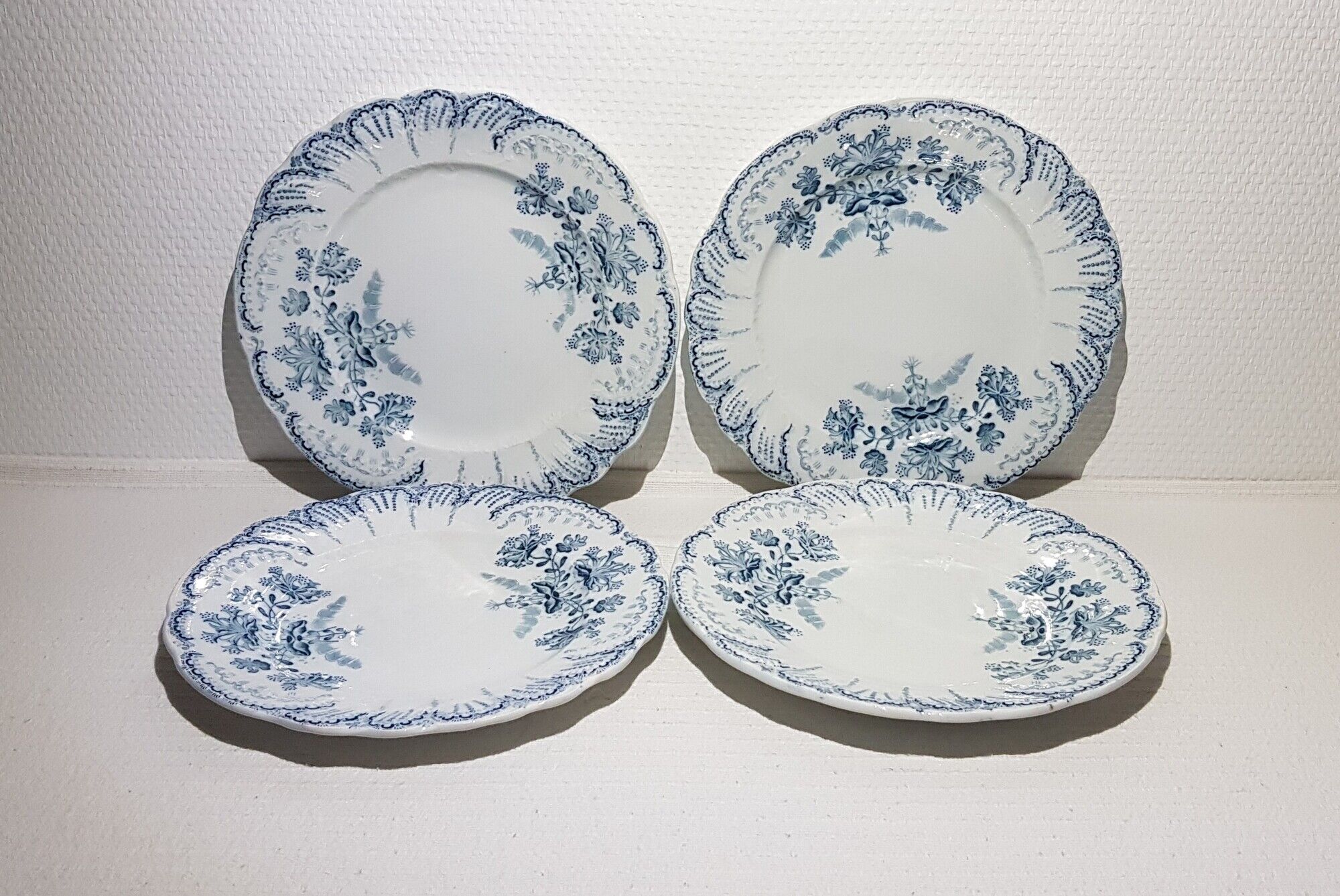 Set of 4 dessert plates in earthenware of St Amand model Regency, iron earth