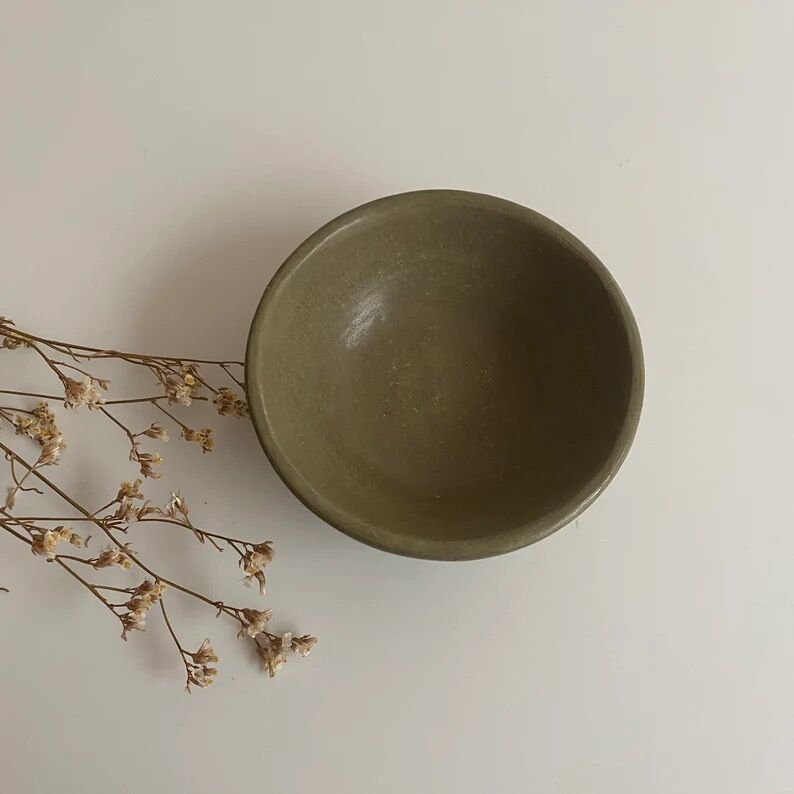 Khaki bowl in tadelakt image 1 Khaki bowl in tadelakt image 2 Khaki bowl in tadelakt image 3 UNMONDEANOUS