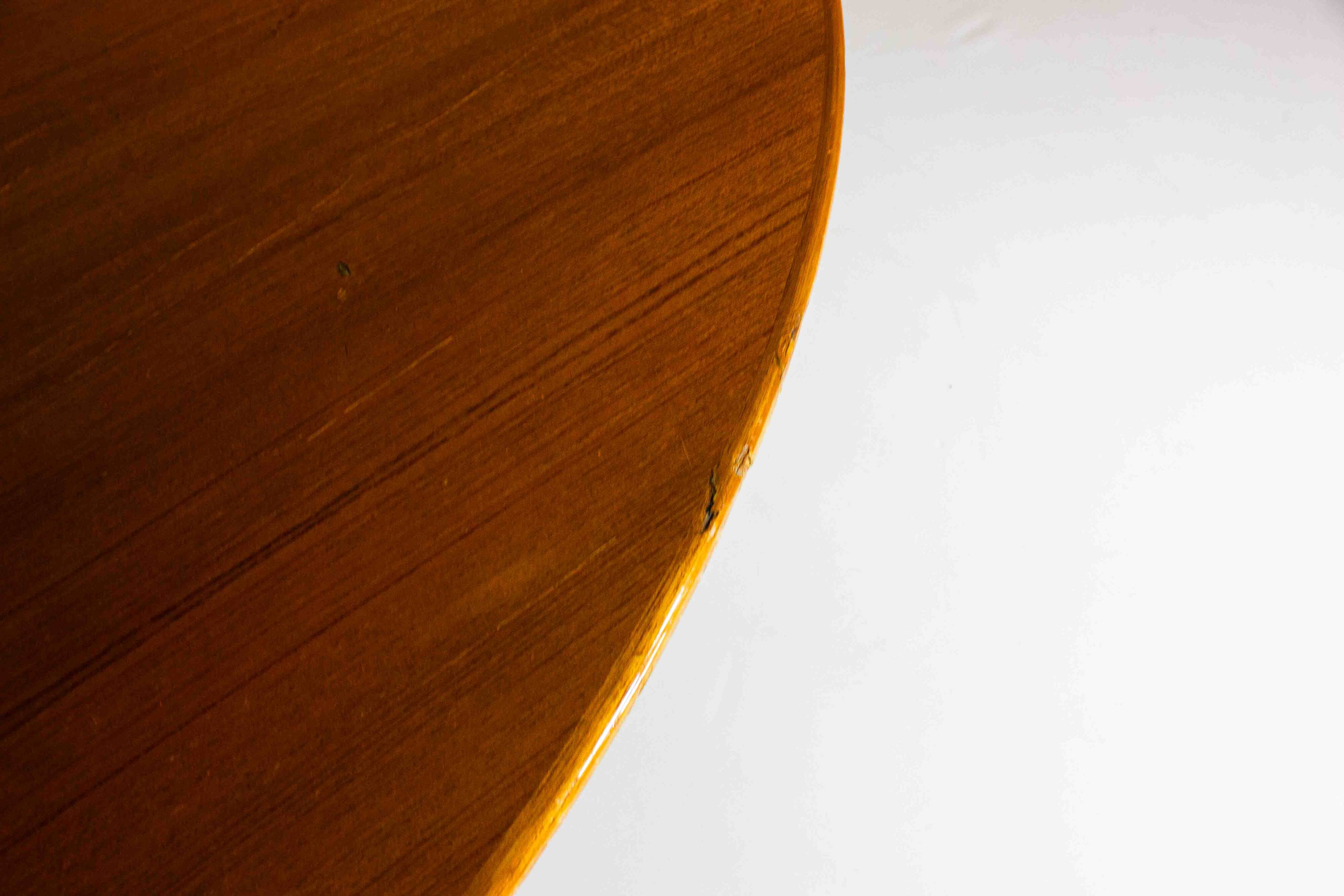 Large tulip table with wooden top by Eero Saarinen, Knoll International 1970s