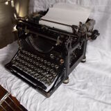 UNDERWOOD TYPEWRITER