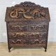 Secrétaire chinois du 19e siècle avec sculpture de dragon en bois.